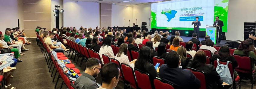 notícia: O encontro conta com a presença de dirigentes municipais, técnicos em Educação e representantes dos estados do Acre, Amapá, Amazonas, Pará, Roraima, Rondônia, e Tocantins